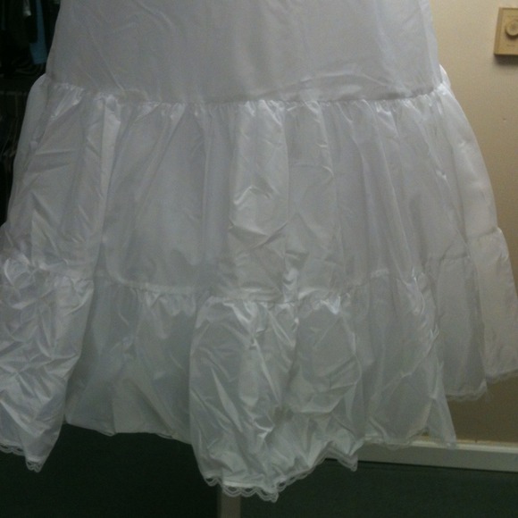 NWT David's Bridal 2 Tiered Slip - Picture 3 of 4