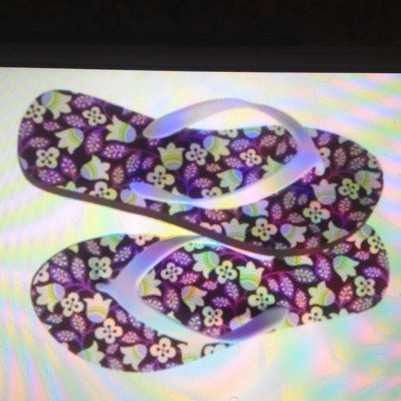 Vera Bradley flip flops