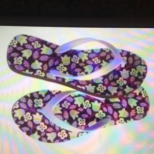 Vera Bradley flip flops