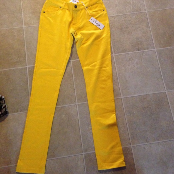 codigo Denim - Yellow skinny jeggings, perfect for spring :)