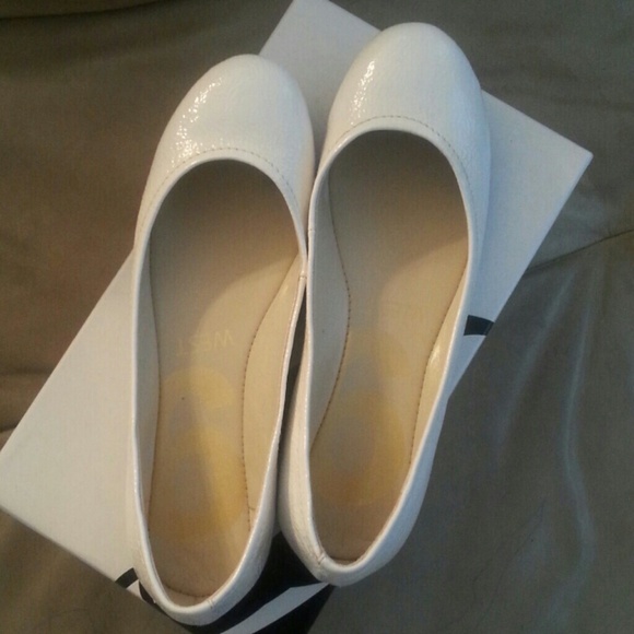 *REDUCED* Nine West flat shoes