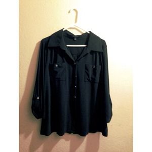 ⛔On Hold⛔Black Button Up Top