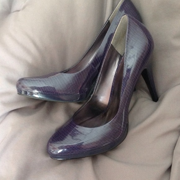 Perfect condition purple Nine West pumps