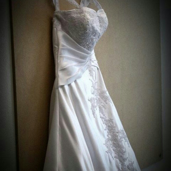 Bridal Gown - Picture 1 of 3