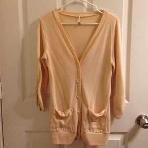 🚫SOLD🚫Cream cardigan with Bow pockets
