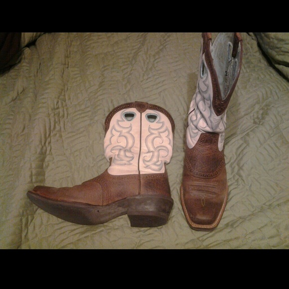 Women Ariat 7.5B