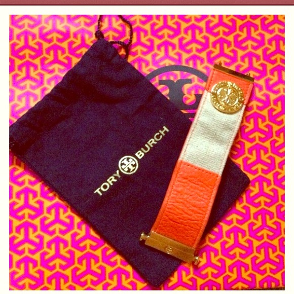 TORY BURCH HIBISCUS TRAVELER BRACELET *HOST PICK*