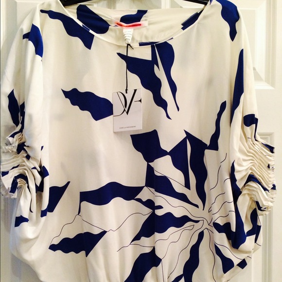 Diane Von Furstenberg 100% silk top
