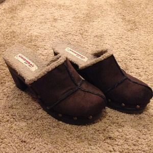 High heel clogs
