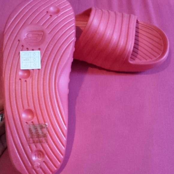Never worn pink sports sandals - Picture 2 of 2