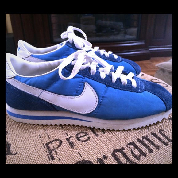 Blue Women's Nike Swoosh Sneakers size 8