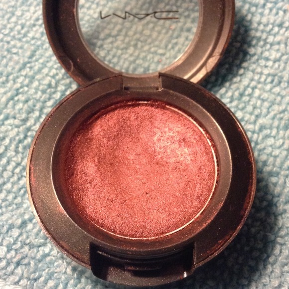 M.A.C eyeshadow "CRANBERRY"*****SOLD******* - Picture 1 of 3