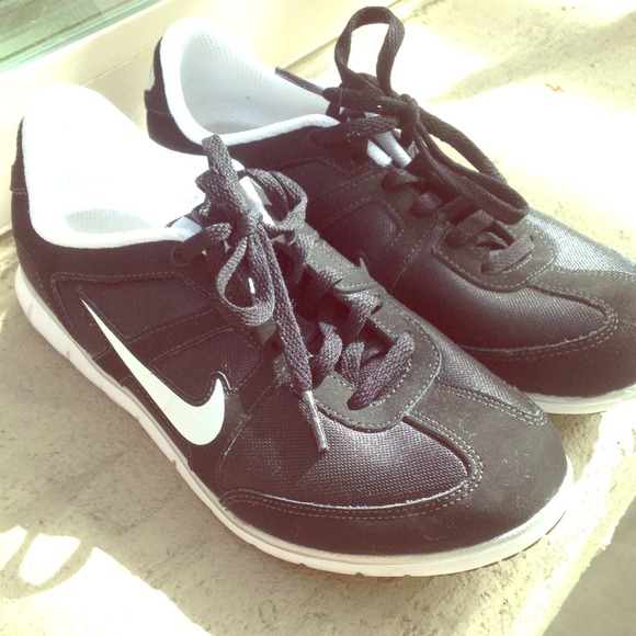 ♦️TRADED♦️Nike Oceania NM Shoes, Size 5