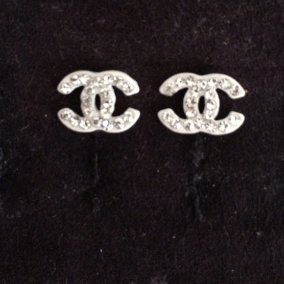 Jewelry - White stud earrings