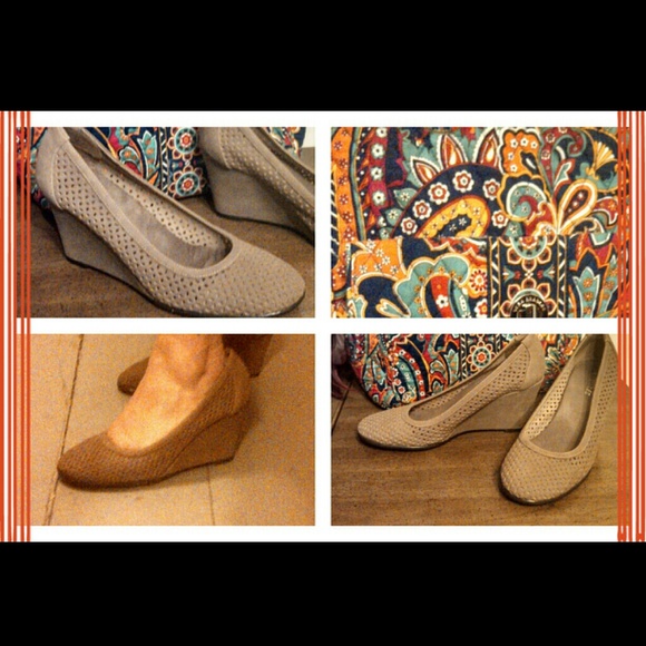 Aerosoles nude/tan wedge