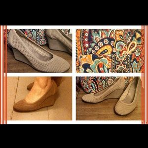 Aerosoles nude/tan wedge