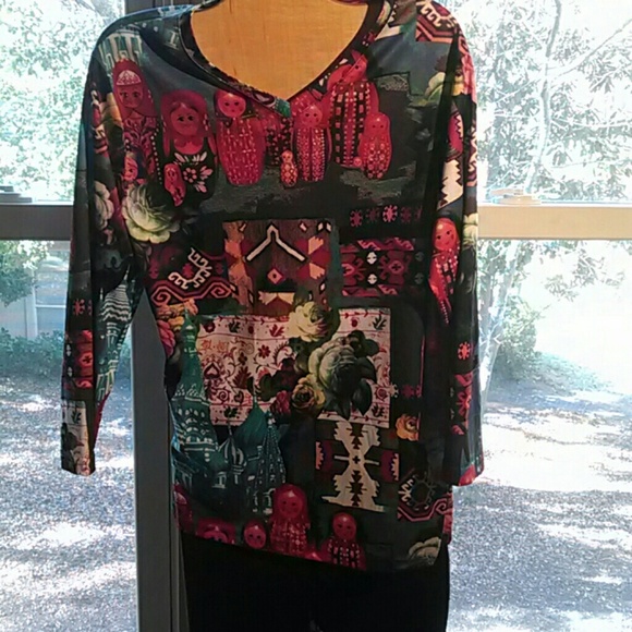 REDUCED!!!!  Adorable  Design Top - Picture 2 of 3