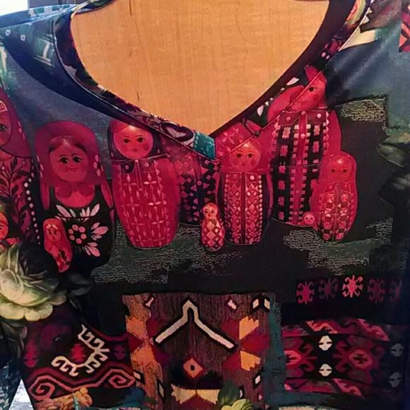 REDUCED!!!!  Adorable  Design Top - Picture 3 of 3
