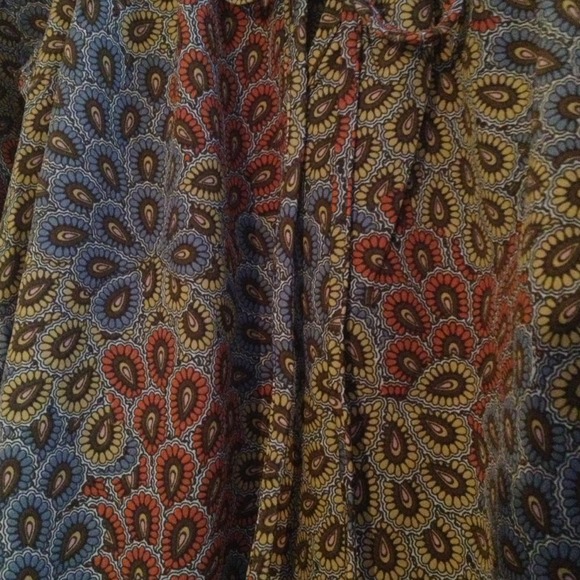 New beautiful blouse - Picture 2 of 3