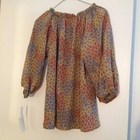New beautiful blouse - Picture 3 of 3