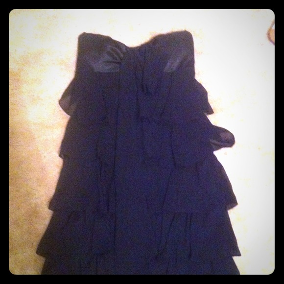 Cache' beautiful black ruffle dress - Picture 1 of 2