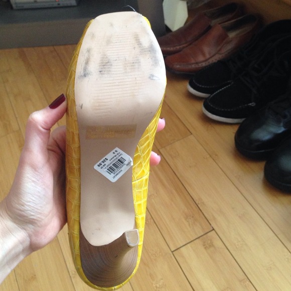 Charolette Russe yellow snake skin shoes - Picture 3 of 3