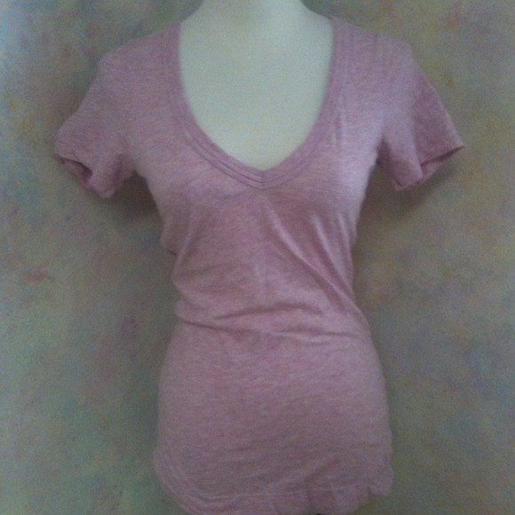 Light pink v-neck shirt - Picture 3 of 3