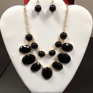 Jet & Gold tone Necklace & Earring Set.