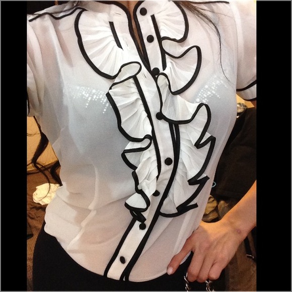 Classy ruffled top - Picture 4 of 4