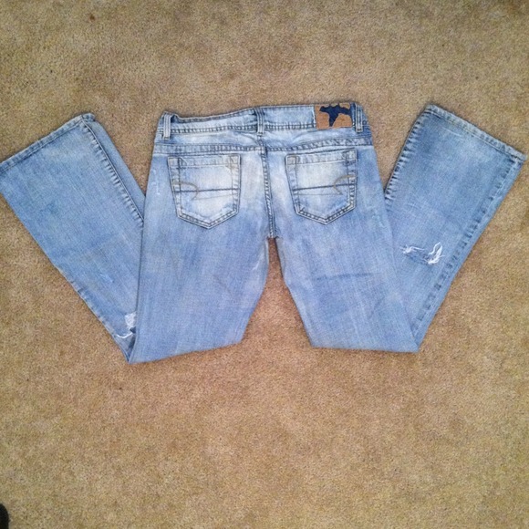 🌺🌺American Eagle "AE Artist" Distressed Flares
