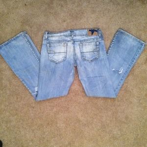 🌺🌺American Eagle "AE Artist" Distressed Flares