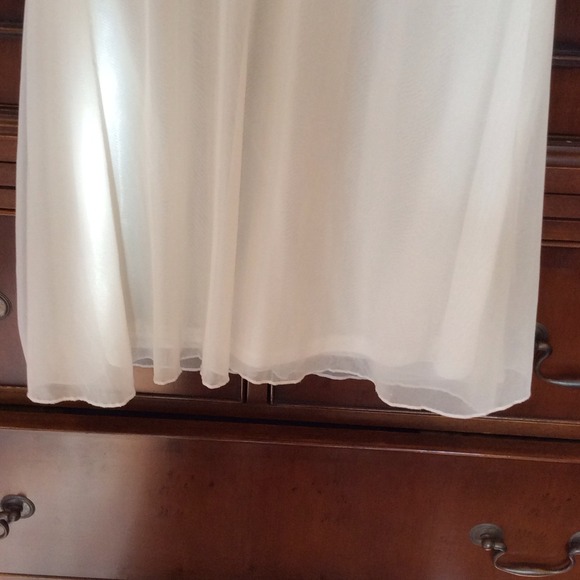 🚫Sold🚫Beautiful White Top - Picture 3 of 3