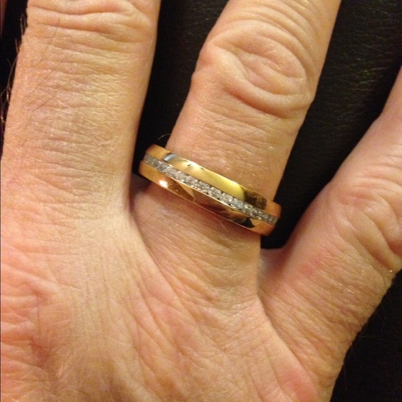 Gold eternity band.         Item no. 4