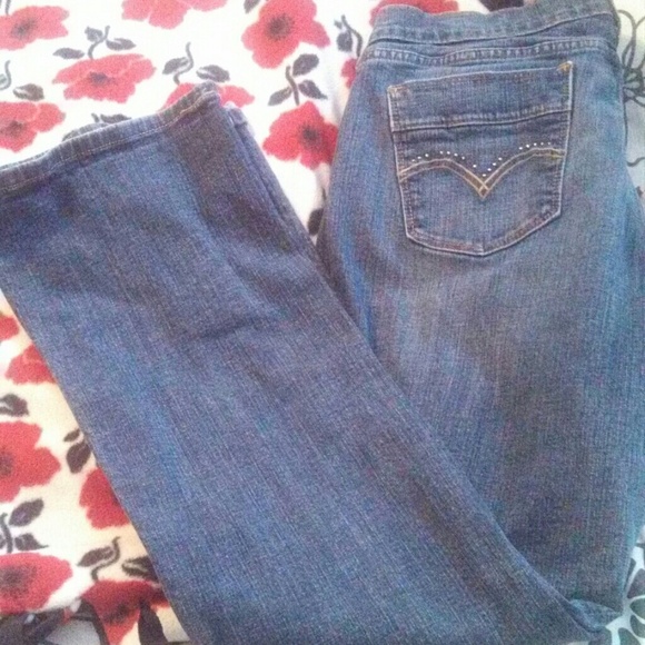 Bundle jeans and mustard top