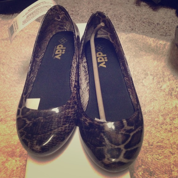 BNWT waterproof flats! Snake print