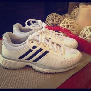 Brand new white tennis shoes