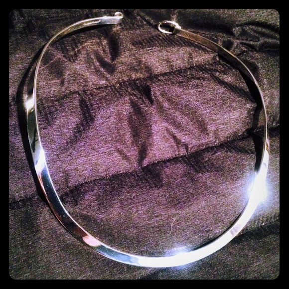Sterling Silver Oval Neckwire with Clasp - Picture 1 of 4