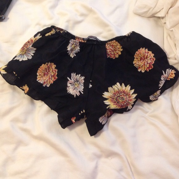 Brandy Melville Vodi Shorts