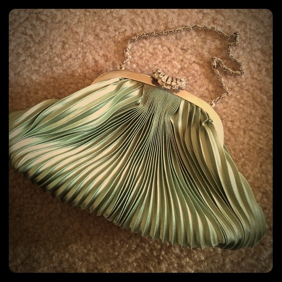 Light green small purse - Picture 1 of 3