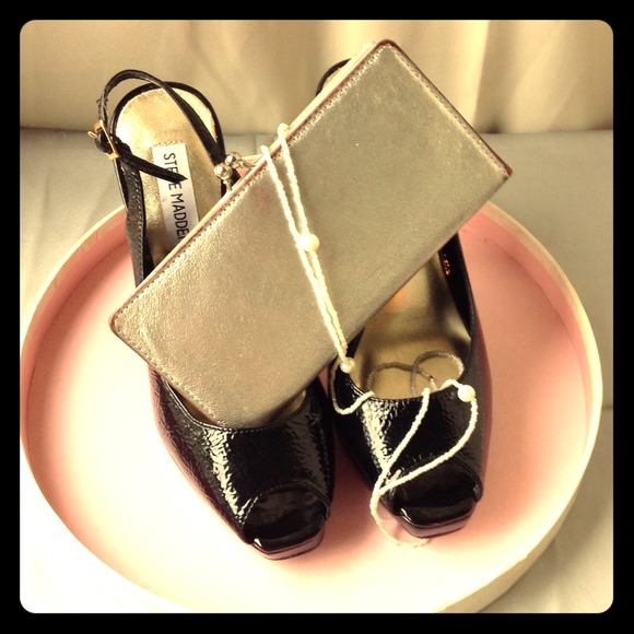Handbags - Metallic Silver Rugged Look Leather Wallet