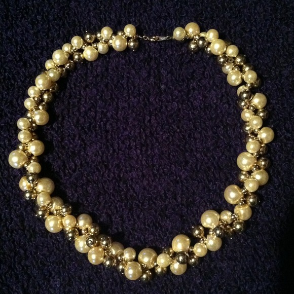 9 inch vintage faux pearl and gold bead choker - Picture 1 of 3