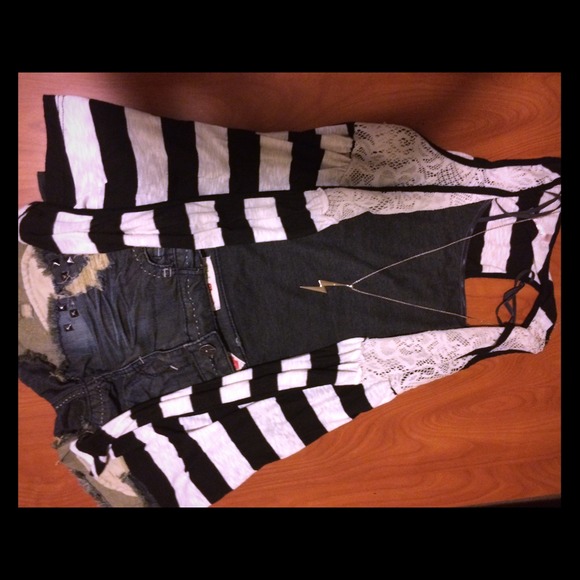 Striped sleeveless cardigan