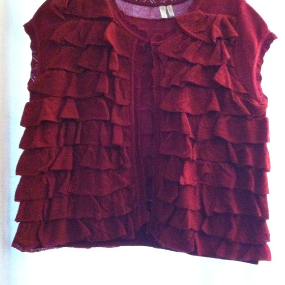 Sleeveless ruffle sweater