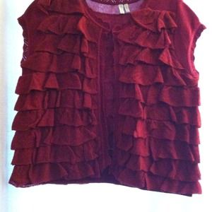 Sleeveless ruffle sweater