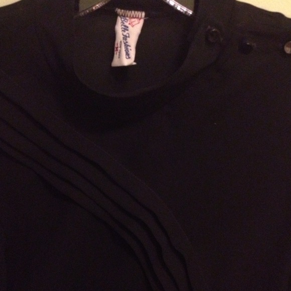 SOLD Vintage pintuck blouse - Picture 3 of 3