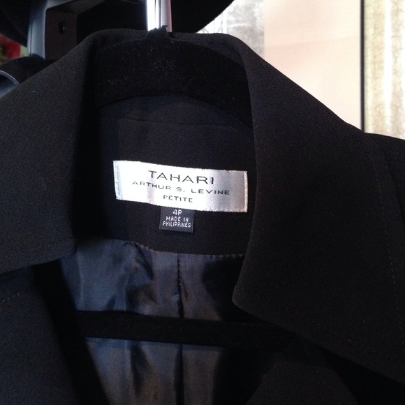TAHARI black jacket size 4P - Picture 1 of 4