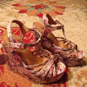 Brand new shoes from Journeys! Tag is still on