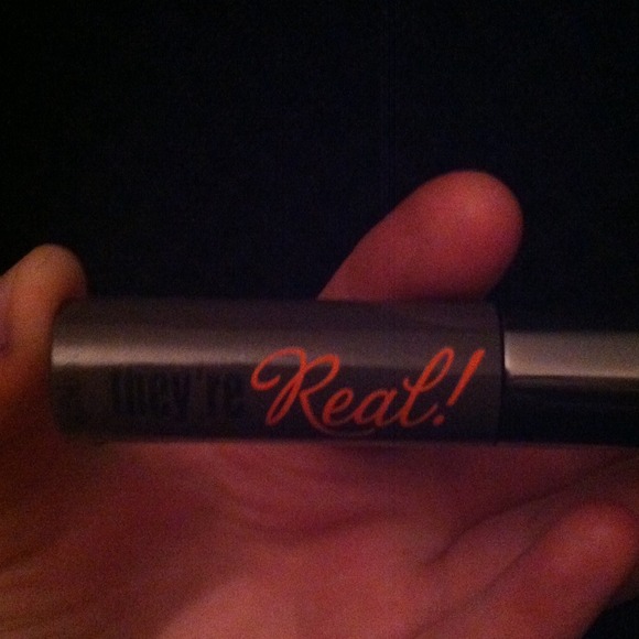 Benefit They're Real travel size mascara
