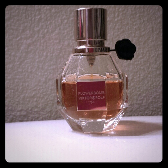 Flowerbomb perfume