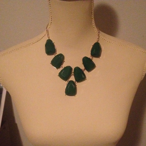 Emerald & Gold Statement Necklace/Earrings Set - Picture 2 of 4